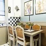 Superb Spacious And Authentic Apt